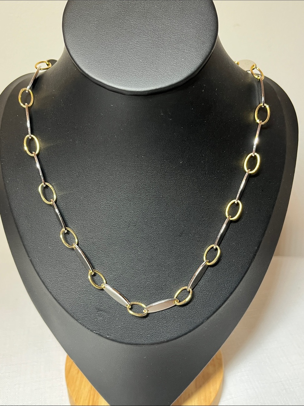 Unique Two-Tone Gold and Silver Link Necklace
Ovals
Classic